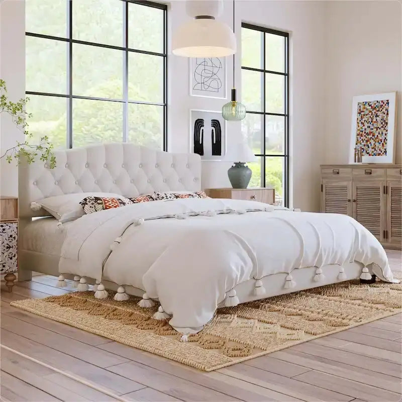 Lit plateforme rembourré en tissu gris avec tête de lit capitonnée en losange – Double / Queen / King – Individuel/Couple
